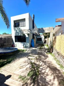 Gran Casa en Venta! 3 dorm/2 baños/2 cocheras/350m2/Piscina/deck/Parque Carrasco