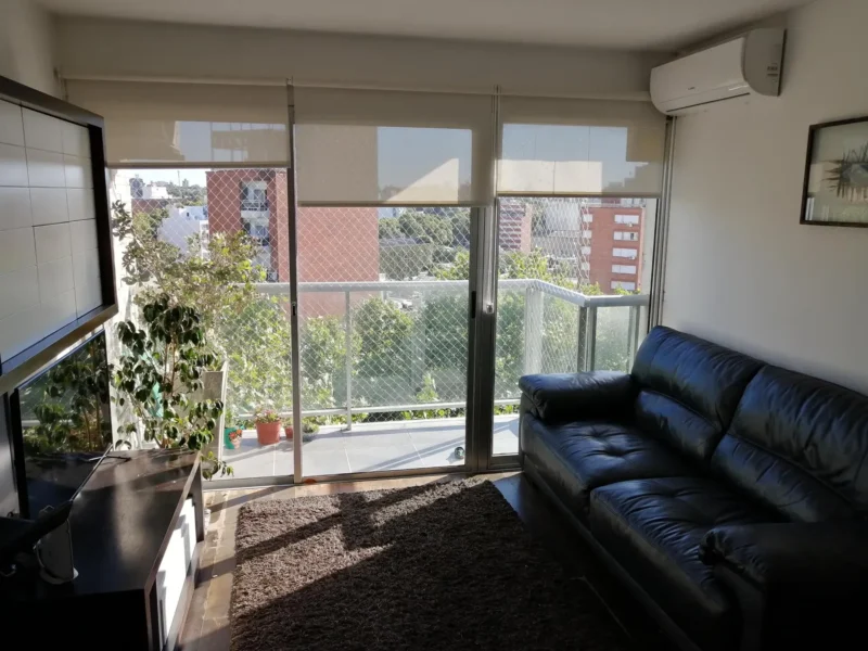 Frente/Piso 8/53m2/2 dorm/2 baños/2 garajes/Punta Carretas