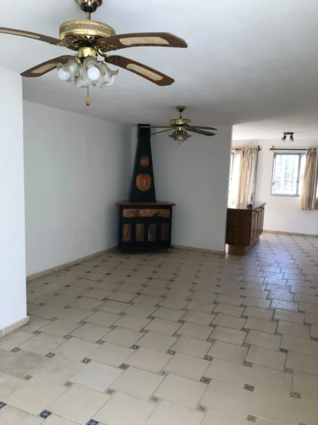 Alquiler de gran casa/310m2/4 dorm/3 baños/barbacoa/3 cocheras/Malvin