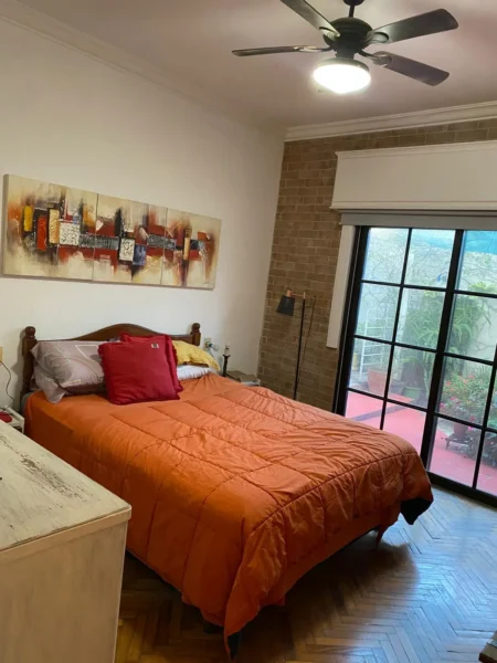 Venta Impecable Apartamento tipo Casa, 2 Dormitorios y 2 Patios en Centro