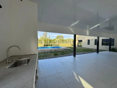 Gran Casa en Cumbres de Carrasco/1000m2/3 dorm/2 baños/Cocherax2/Piscina