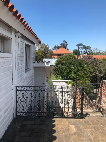 IDEAL EMPRESA O FAMILIA/400m2/4 dorm/3 baños/cochera/Carrasco Sur