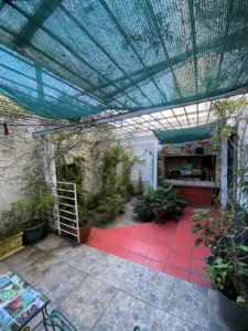 Venta Impecable Apartamento tipo Casa, 2 Dormitorios y 2 Patios en Centro