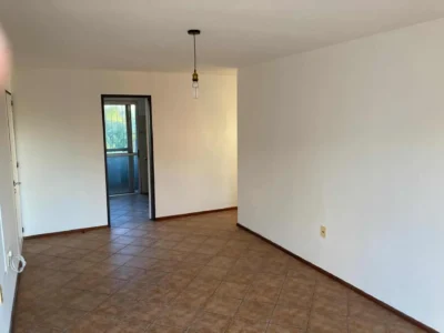 Apto en Venta, sobre Alejandro Gallinal en la zona de Malvin Norte.