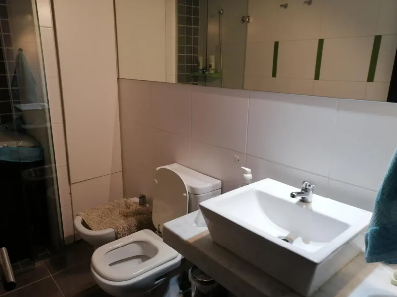 Frente/Piso 8/53m2/2 dorm/2 baños/2 garajes/Punta Carretas