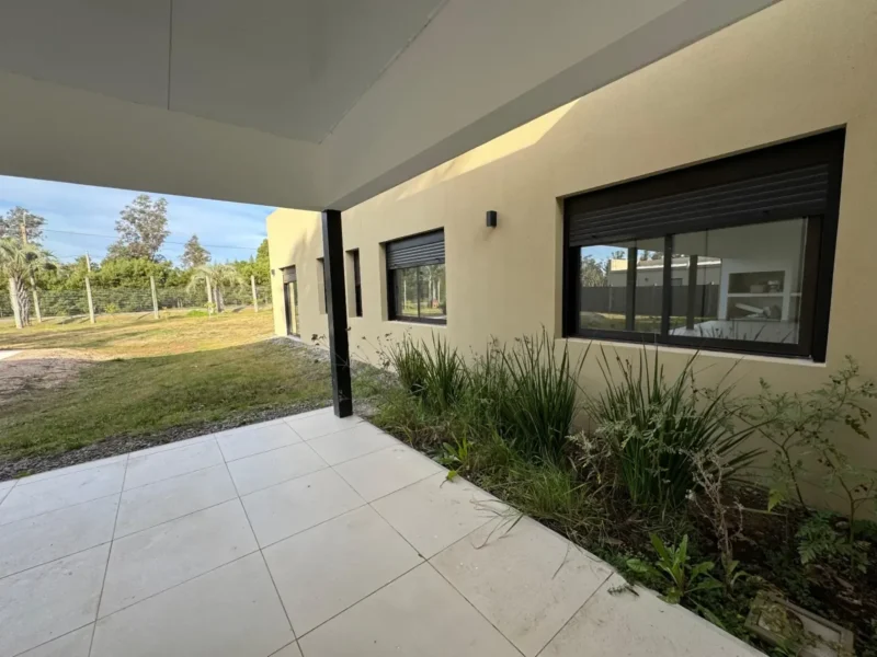 Gran Casa en Cumbres de Carrasco/1000m2/3 dorm/2 baños/Cocherax2/Piscina