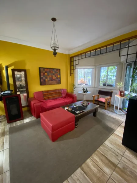 Venta Impecable Apartamento tipo Casa, 2 Dormitorios y 2 Patios en Centro