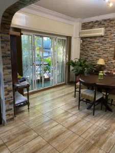 Venta Impecable Apartamento tipo Casa, 2 Dormitorios y 2 Patios en Centro