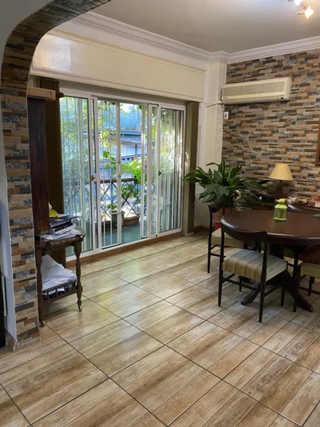 Venta Impecable Apartamento tipo Casa, 2 Dormitorios y 2 Patios en Centro