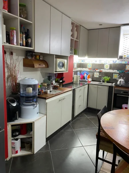 Venta Impecable Apartamento tipo Casa, 2 Dormitorios y 2 Patios en Centro