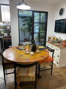 Venta Impecable Apartamento tipo Casa, 2 Dormitorios y 2 Patios en Centro