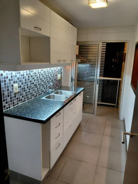 Frente/Piso 8/53m2/2 dorm/2 baños/2 garajes/Punta Carretas