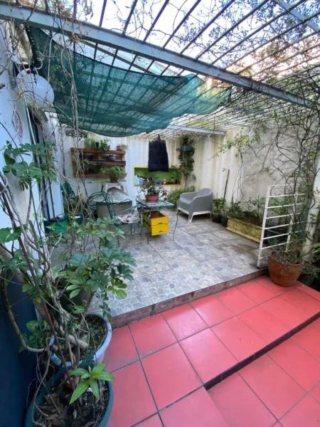 Venta Impecable Apartamento tipo Casa, 2 Dormitorios y 2 Patios en Centro