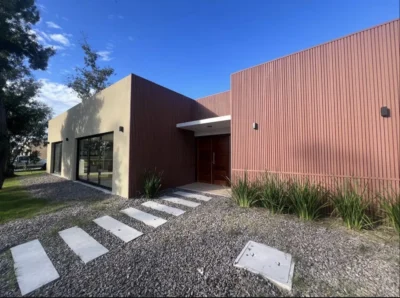 Gran Casa en Cumbres de Carrasco/1000m2/3 dorm/2 baños/Cocherax2/Piscina