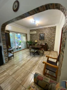 Venta Impecable Apartamento tipo Casa, 2 Dormitorios y 2 Patios en Centro