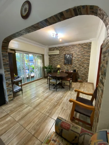 Venta Impecable Apartamento tipo Casa, 2 Dormitorios y 2 Patios en Centro