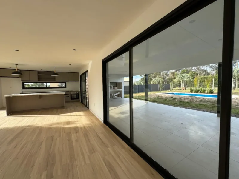 Gran Casa en Cumbres de Carrasco/1000m2/3 dorm/2 baños/Cocherax2/Piscina