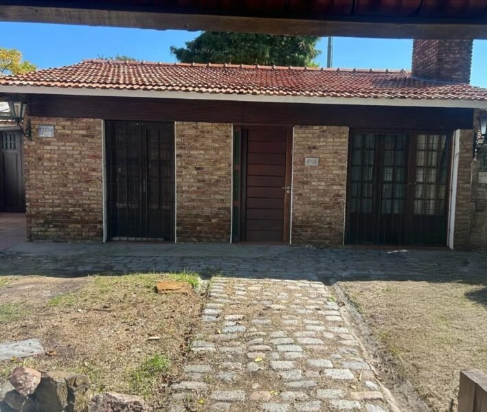 Casa en Alquiler FAMILIA O EMPRESA/Zona de Colegios/Fondo/Barbacoa/Apto Indepte.