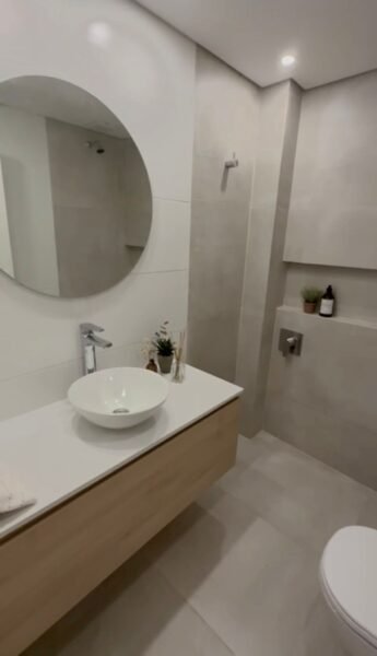 Venta de Divino Apto en Centro Sur, Totalmente Actualizado, Planta Baja, 2 Dormitorios, Patio