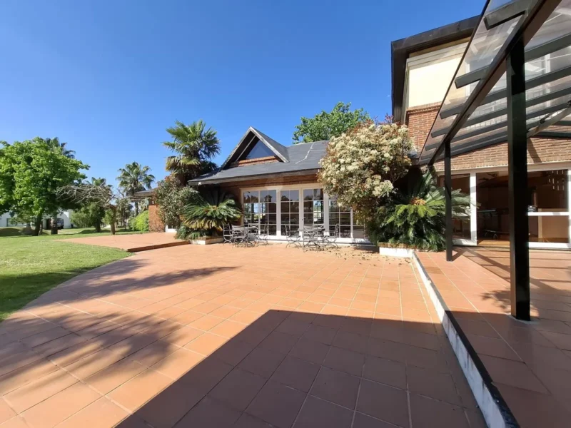 Gran Casa en Cumbres de Carrasco/1000m2/3 dorm/2 baños/Cocherax2/Piscina