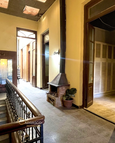 Venta Ph de altos en Cordón, 6 habitaciones, azotea transitable con parrillero