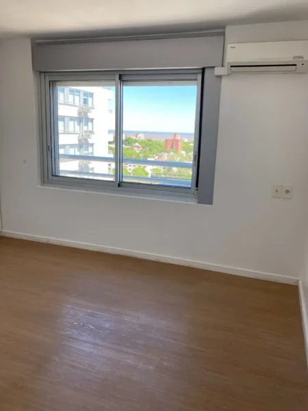 Alquiler apartamento en Malvin Sur, 2 dormitorios, 2 baños, cochera fija, Bajos gastos comunes