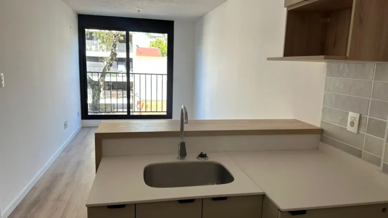 Alquila apartamento a estrenar de 1 dormitorio al frente con balcón – La Blanqueada