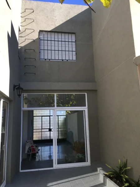 Gran Casa en Alquiler/150m2/cochera/Carrasco Sur