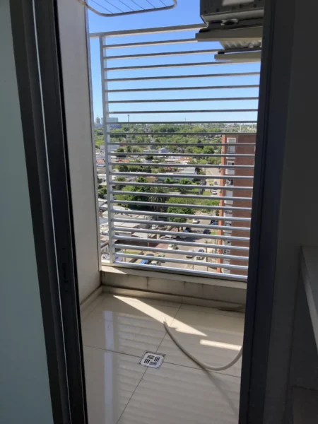Alquiler apartamento en Malvin Sur, 2 dormitorios, 2 baños, cochera fija, Bajos gastos comunes