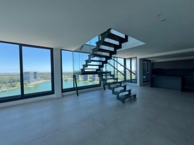 Venta de Apartamento Penthouse Duplex con 3 dormitorios en Carrasco Boating
