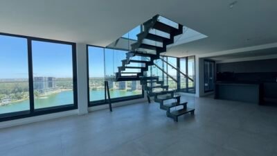 Venta de Apartamento Penthouse Duplex con 3 dormitorios en Carrasco Boating