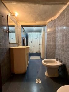 Venta casa en Cordón Sur, 3 habitaciones, 2 baños, patio con parrillero