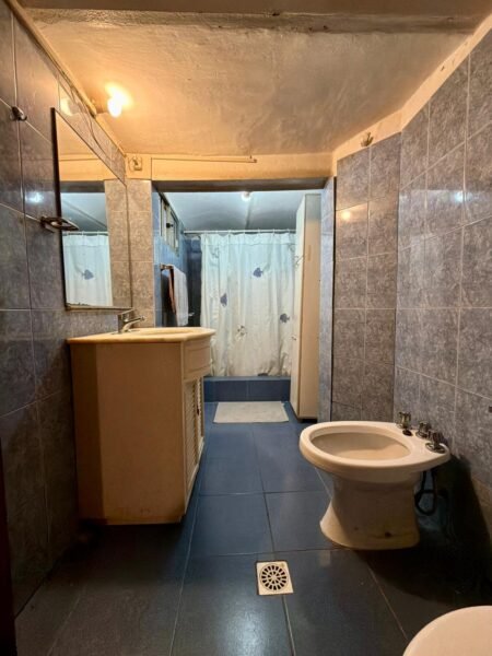Venta casa en Cordón Sur, 3 habitaciones, 2 baños, patio con parrillero