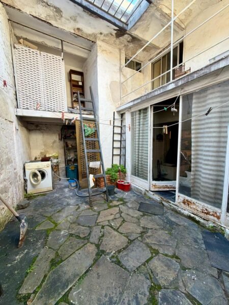 Venta casa en Cordón Sur, 3 habitaciones, 2 baños, patio con parrillero