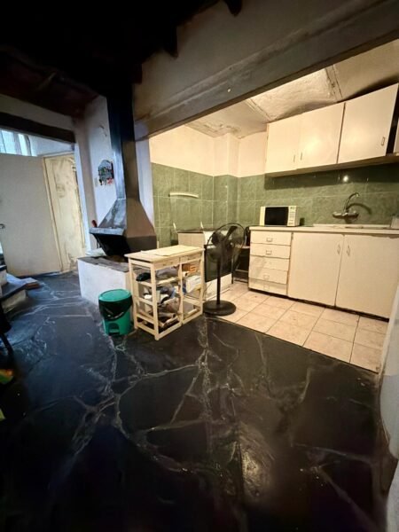 Venta casa en Cordón Sur, 3 habitaciones, 2 baños, patio con parrillero