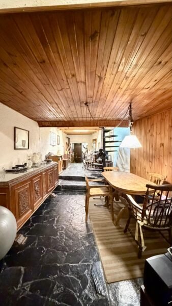 Venta casa en Cordón Sur, 3 habitaciones, 2 baños, patio con parrillero