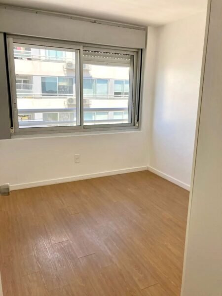 Alquiler apartamento en Malvin Sur, 2 dormitorios, 2 baños, cochera fija, Bajos gastos comunes