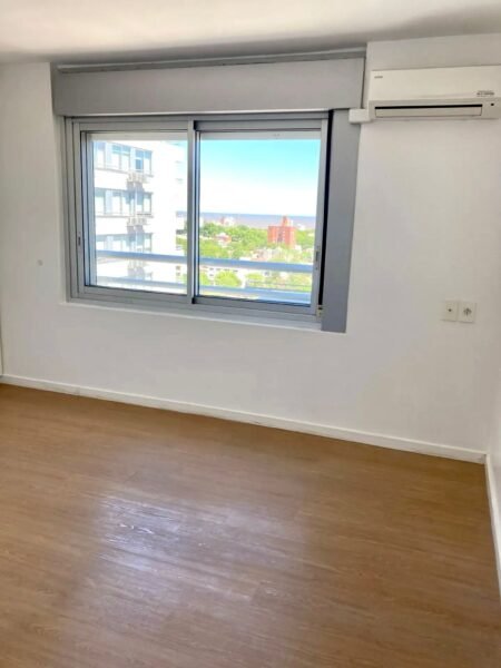 Alquiler apartamento en Malvin Sur, 2 dormitorios, 2 baños, cochera fija, Bajos gastos comunes