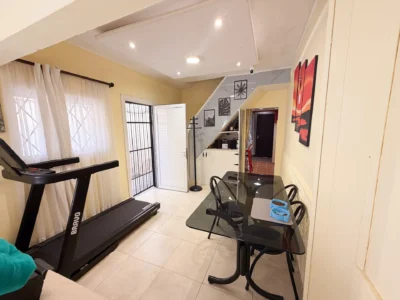 Casa en Venta/3 dorm/patio/cochera/La Blanqueada (opcion+Apto)