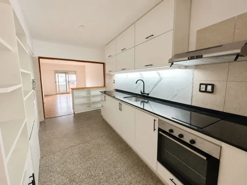 VENTA/Apto sobre Av.Brasil/Balcon al frente/2dorm/2baños/Pocitos
