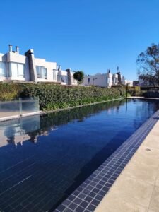 VENTA | Casa en Complejo Cerrado/3dorm/3 baños/cochera/piscina
