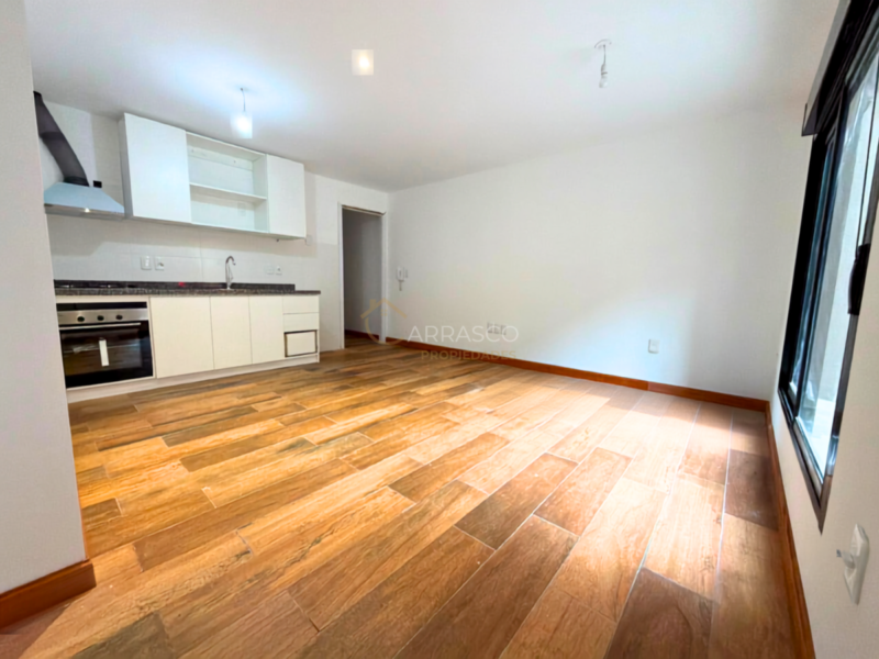 Dúplex De 3 Dormitorios En Venta En Jacinto Vera | Parrillero, Terrazas Y Vivienda Promovida