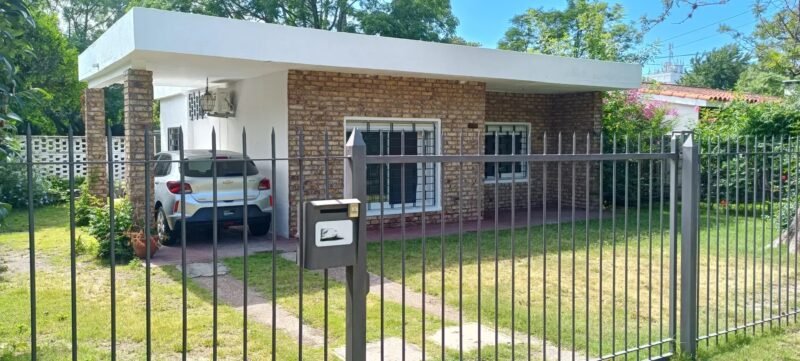 Chalet en Alquiler | 2 dormitorios/cochera/patio/a pasos de Colegio Jesus Maria