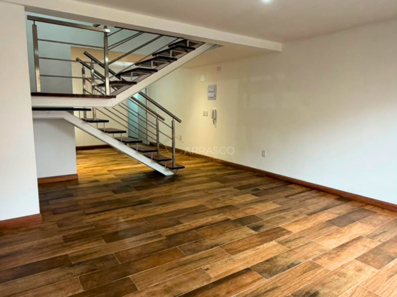Dúplex De 3 Dormitorios En Venta En Jacinto Vera | Parrillero, Terrazas Y Vivienda Promovida
