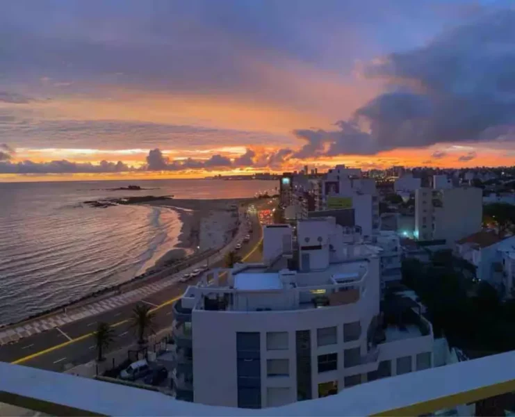 VENTA | Penthouse Frente a Rambla Malvin/Balcon/3 dorm/ 2 baños/Cochera