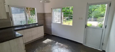 Chalet en Alquiler | 2 dormitorios/cochera/patio/a pasos de Colegio Jesus Maria