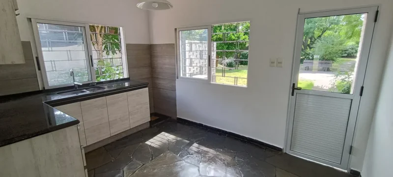 Chalet en Alquiler | 2 dormitorios/cochera/patio/a pasos de Colegio Jesus Maria
