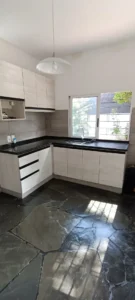 Chalet en Alquiler | 2 dormitorios/cochera/patio/a pasos de Colegio Jesus Maria