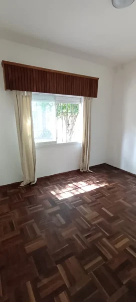 Chalet en Alquiler | 2 dormitorios/cochera/patio/a pasos de Colegio Jesus Maria