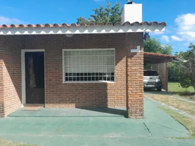 APTA BANCO | Chalet de 2 dormitorios/cochera/patio/Shangrilá Sur